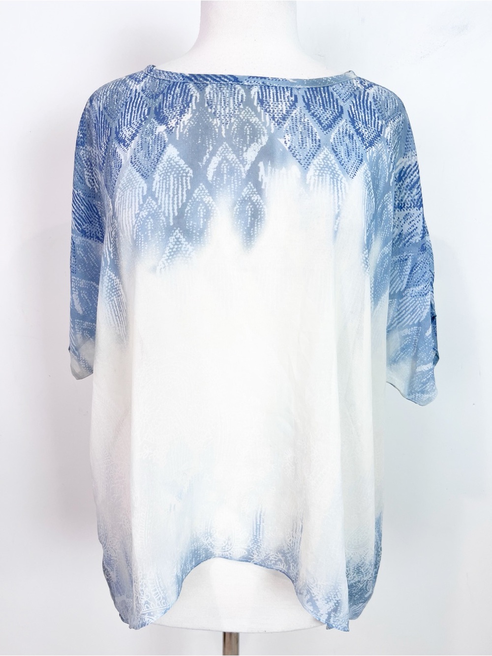 CABI FADE OUT BLOUSE OFF-WHITE BLUE OMBRE PRINT SEMI SHEER STYLE 781 SZ XS